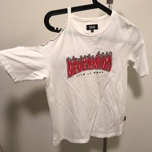 Chic White off shoulder T-shirt